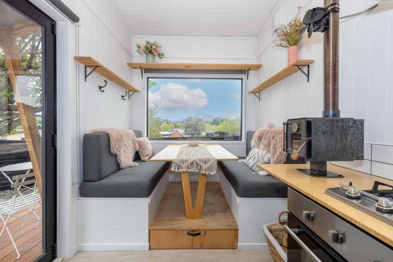 ワナカTiny House With Mountain Views, Indoor And Outdoor Fire, Private Courtyard Gardenアパートメント エクステリア 写真