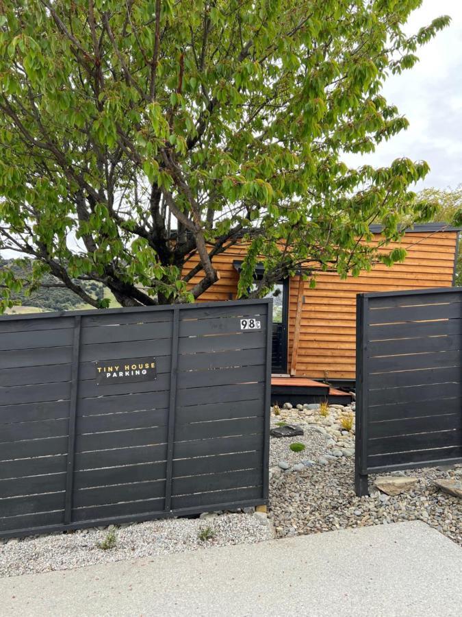 ワナカTiny House With Mountain Views, Indoor And Outdoor Fire, Private Courtyard Gardenアパートメント エクステリア 写真