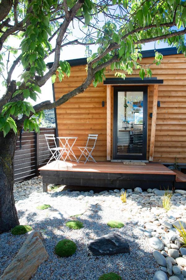 ワナカTiny House With Mountain Views, Indoor And Outdoor Fire, Private Courtyard Gardenアパートメント エクステリア 写真