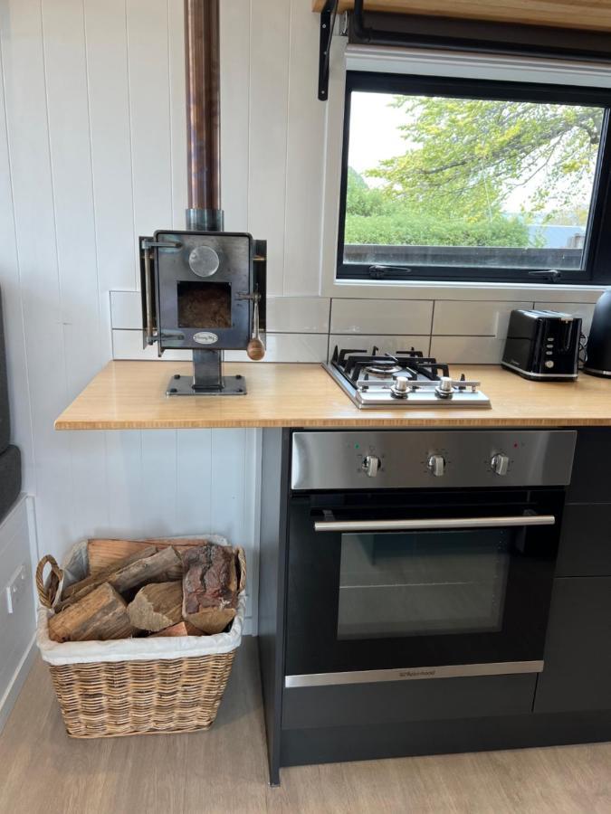 ワナカTiny House With Mountain Views, Indoor And Outdoor Fire, Private Courtyard Gardenアパートメント エクステリア 写真