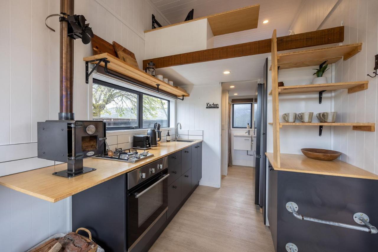 ワナカTiny House With Mountain Views, Indoor And Outdoor Fire, Private Courtyard Gardenアパートメント エクステリア 写真