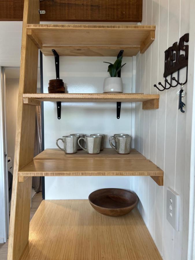 ワナカTiny House With Mountain Views, Indoor And Outdoor Fire, Private Courtyard Gardenアパートメント エクステリア 写真
