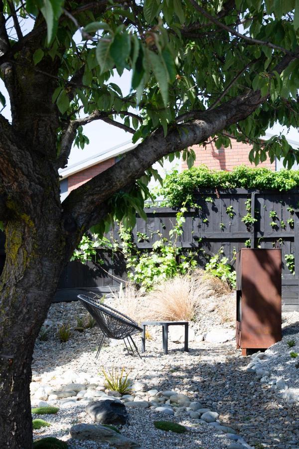 ワナカTiny House With Mountain Views, Indoor And Outdoor Fire, Private Courtyard Gardenアパートメント エクステリア 写真