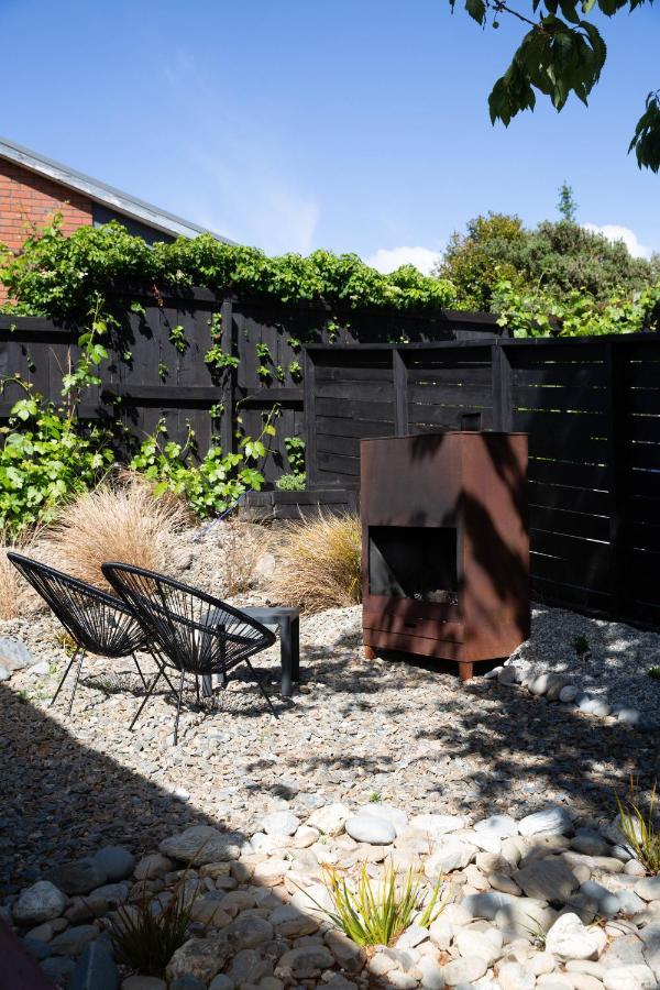 ワナカTiny House With Mountain Views, Indoor And Outdoor Fire, Private Courtyard Gardenアパートメント エクステリア 写真