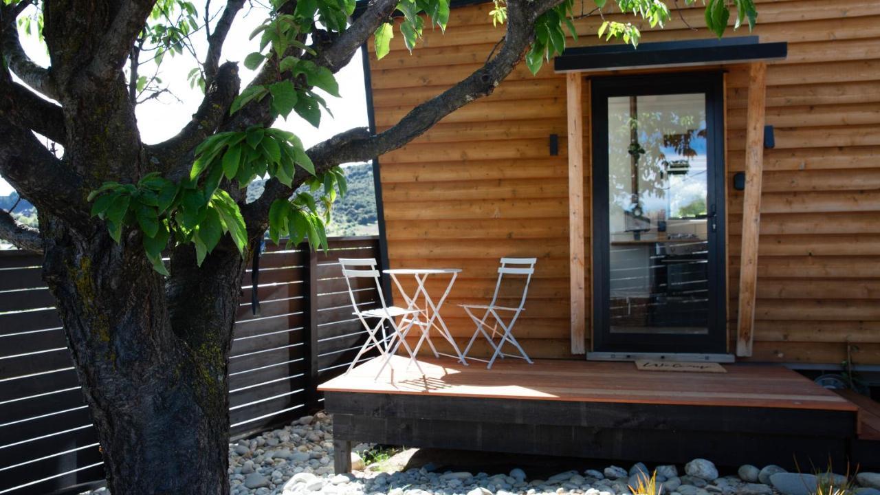 ワナカTiny House With Mountain Views, Indoor And Outdoor Fire, Private Courtyard Gardenアパートメント エクステリア 写真