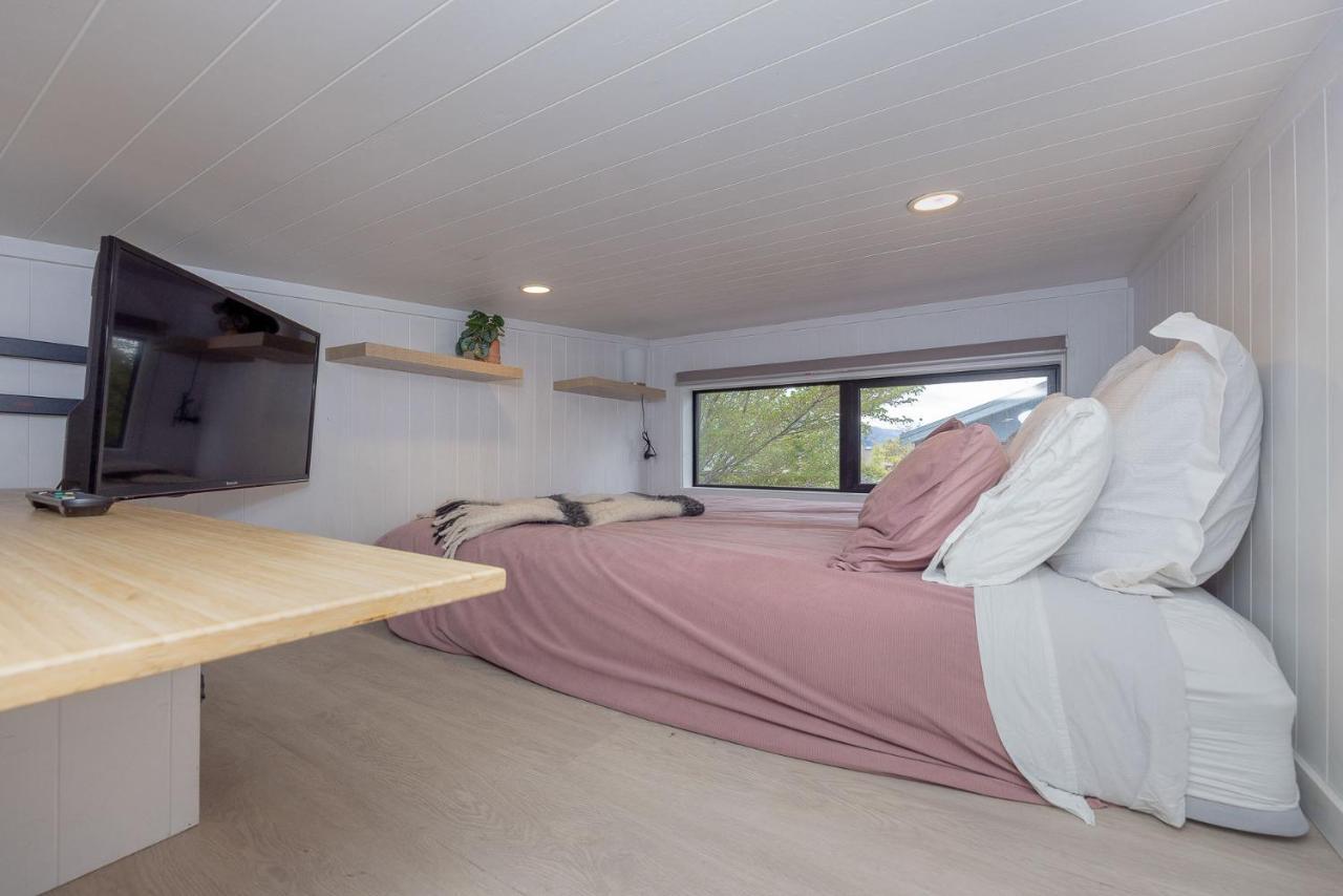 ワナカTiny House With Mountain Views, Indoor And Outdoor Fire, Private Courtyard Gardenアパートメント エクステリア 写真