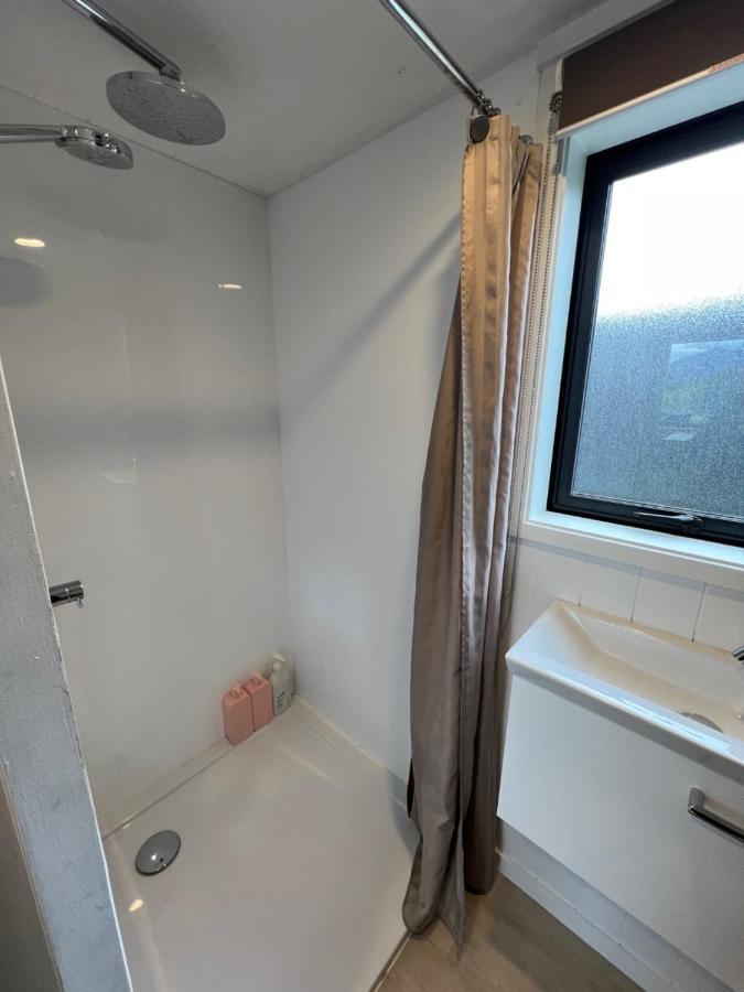ワナカTiny House With Mountain Views, Indoor And Outdoor Fire, Private Courtyard Gardenアパートメント エクステリア 写真