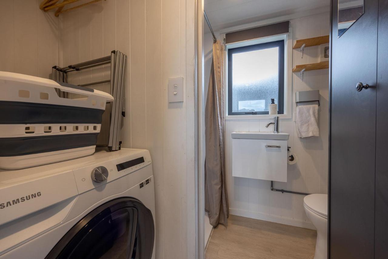 ワナカTiny House With Mountain Views, Indoor And Outdoor Fire, Private Courtyard Gardenアパートメント エクステリア 写真